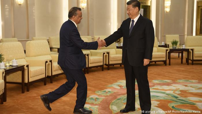 17 WHO-Prsident  Ghebreyesus beim Hofknicks vor Xi Jinping