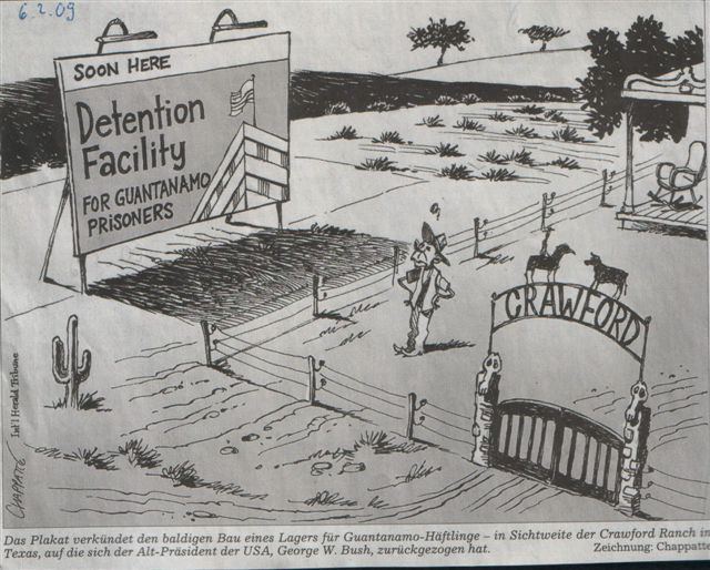 Karikatur: Ein Plakat verkündet den baldigen Bau eines Lagers fur Guantanamo-Häftlinge-in Sichtweite der Crawford Ranch in Texas, auf die sich der Alt-Präsident der USA, George W. Bush, zurückgezogen hat.